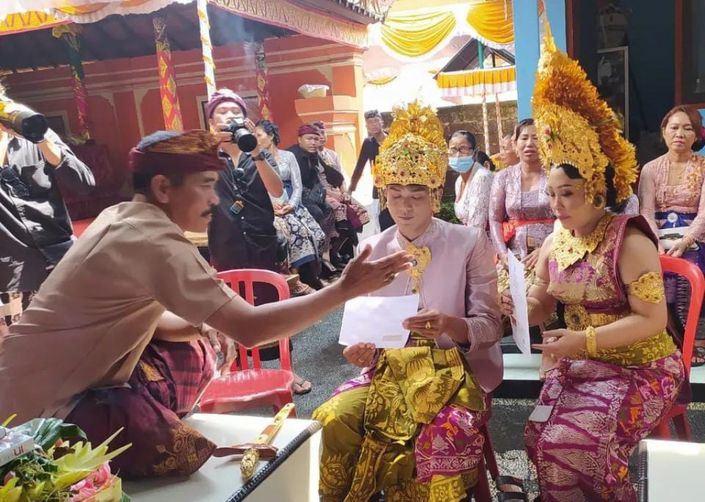 Permudah Pelayanan Masyarakat dalam Penerbitan Akta Perkawinan dan KTP Melalui Dalung Smartvillage